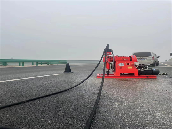 集贤马路路基路面开裂下沉注浆加固灌浆